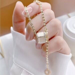 Elegant Gold and White Chain Necklace